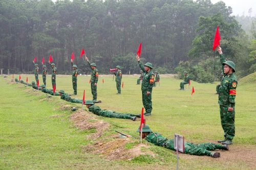 Chiến sĩ mới 'khai hỏa'