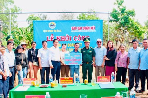 Báo Đại Đoàn Kết và Bộ đội Biên phòng tỉnh Đắk Lắk chung tay xây nhà cho hộ nghèo nơi biên giới
