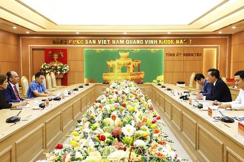 Đại sứ Cuba thăm và làm việc tại Tỉnh ủy Hưng Yên