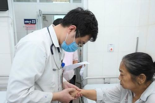 Đào tạo ngành Y dược: Bệnh viện quá tải sinh viên thực tập