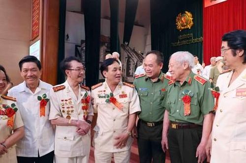Công an Hà Nội gặp mặt cán bộ chi viện chiến trường miền Nam