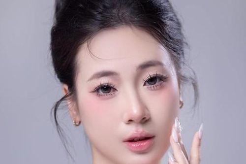 Thí sinh Hoa hậu Việt Nam tự tin hát tiếng Anh