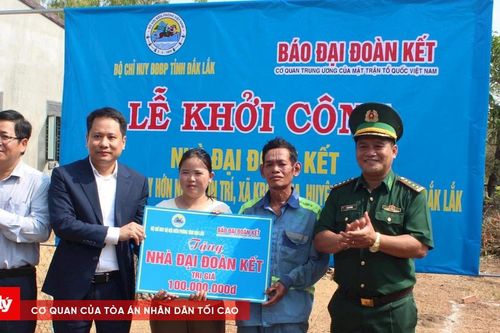 Xây dựng nhà Đại đoàn kết tặng hộ nghèo vùng biên