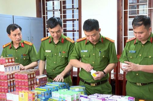 Từ vụ hàng chục tấn thuốc giả, bác sĩ khuyên nguyên tắc '2 có, 3 không'