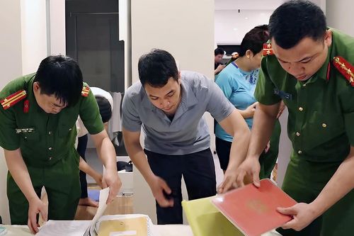 Hình ảnh khám xét vụ cấp khống chứng nhận an toàn thang máy