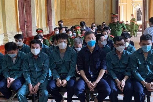 Hai cựu cảnh sát thiết lập đường dây buôn lậu 'khủng' tại TPHCM lĩnh án