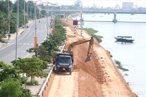 Khắc phục kịp thời tình trạng sạt lở bờ sông trước mùa mưa lũ