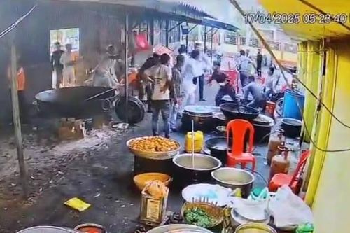 Thợ trang trí và gia đình chú rể cầm ghế lao vào ẩu đả dữ dội