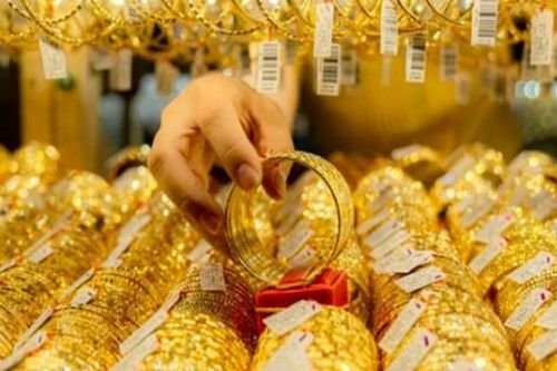 Nóng nhất trong ngày: Giá vàng trong nước vẫn tăng dù thế giới giảm; Chu Thanh Huyền dính bê bối trốn thuế