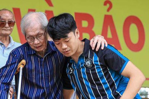 Hành động đẹp của Thành Chung và Hùng Dũng