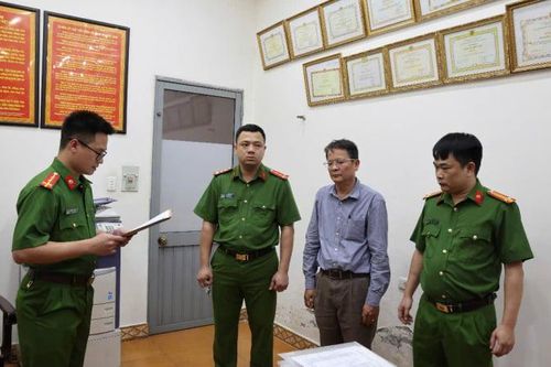 Bắt 2 cán bộ kiểm định kỹ thuật tại TP.HCM làm giả chứng nhận an toàn thiết bị