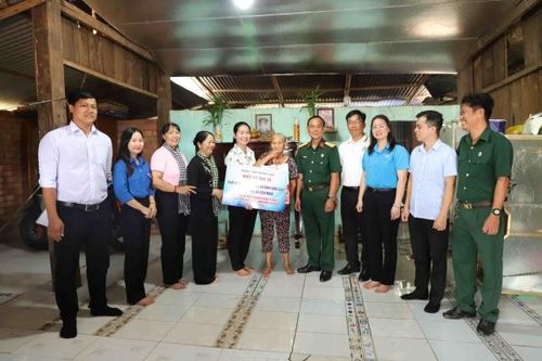 Khối thi đua 10 tổ chức về nguồn ở Chiến khu Đ