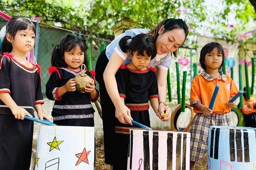Đổi mới giáo dục từ sáng tạo đồ dùng dạy học