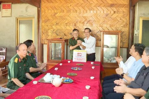 Đoàn công tác tỉnh Bình Dương thăm, tặng quà gia đình chính sách trên địa bàn tỉnh Lào Cai