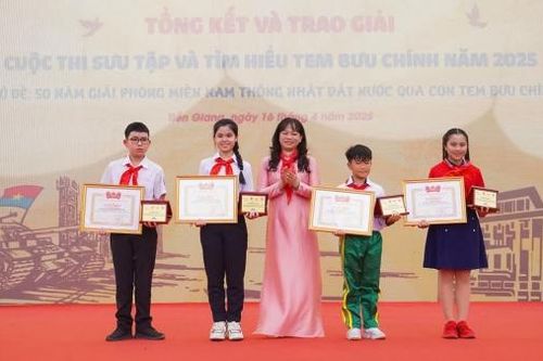 Hai học sinh Lâm Đồng đạt giải cao tại Cuộc thi Sưu tập và tìm hiểu tem bưu chính về Ngày Giải phóng miền Nam