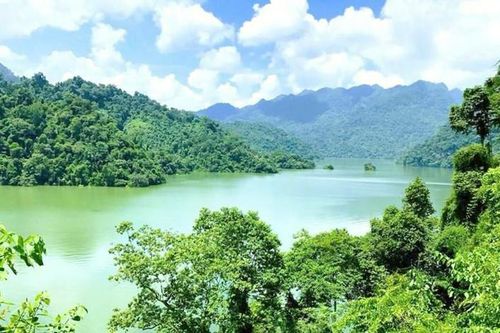 Hồ Ba Bể - Viên ngọc xanh giữa đại ngàn Việt Bắc
