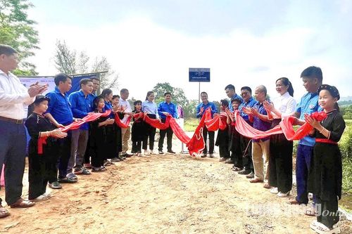 Khánh thành và bàn giao công trình Cầu hạnh phúc tại Minh Quang