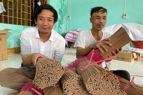 Tiếp sức cho người mù
