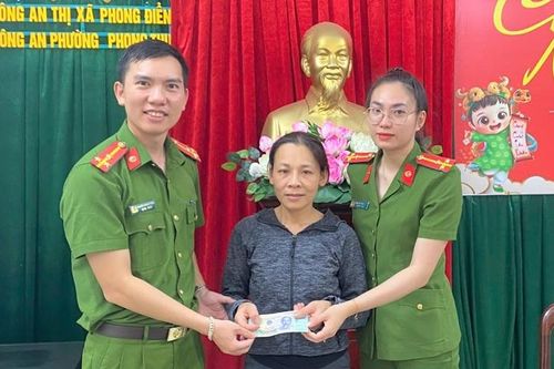 Đánh rơi tiền tại cây ATM, người phụ nữ được hỗ trợ trả lại