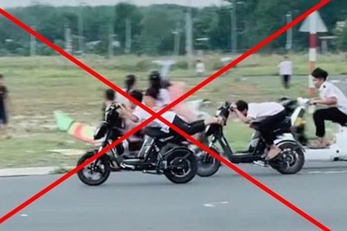 Làm rõ clip nhóm học sinh đầu trần, nằm trên yên xe máy phóng tốc độ cao