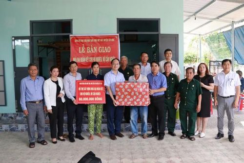 Nghĩa cử nhân văn từ những căn nhà trên quê hương Tây Hòa