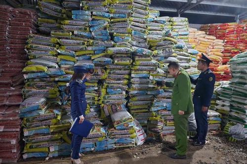 Công ty Cổ phần Công nghệ Sao Đỏ sản xuất phân bón giả