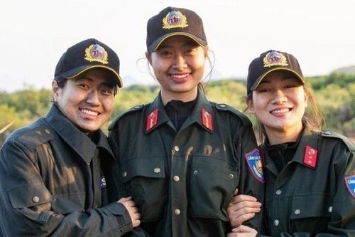 Thao trường khắc nghiệt và ý chí của những 'bông hồng thép' chống khủng bố