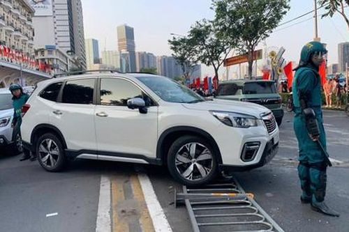 CSGT TPHCM nhanh chóng xử lý hiện trường vụ tai nạn vào giờ cao điểm