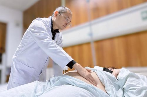 Cô gái trầm cảm vì nặng tới 102kg