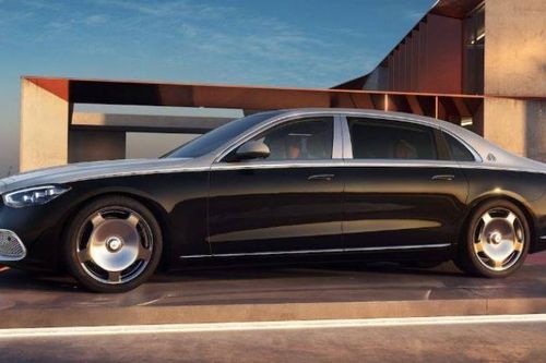 Người đàn ông mua xe Maybach 5,5 tỷ đồng để chạy taxi