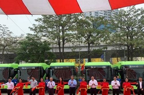 Khai trương tuyến buýt điện số 34 (Bến xe Mỹ Đình – Gia Lâm)