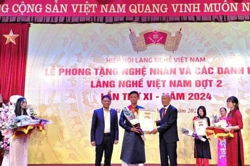 Phong tặng danh hiệu cho 151 nghệ nhân và 3 bảng vàng gia tộc làng nghề