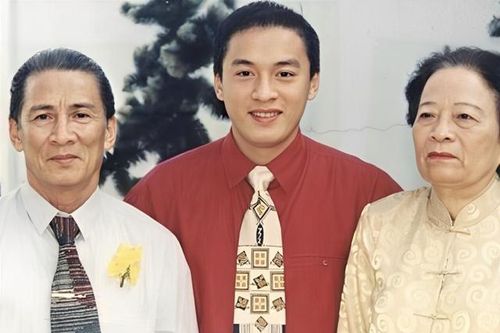 Mẹ ruột Lam Trường qua đời, bà xã nam ca sĩ đăng khoảnh khắc ý nghĩa