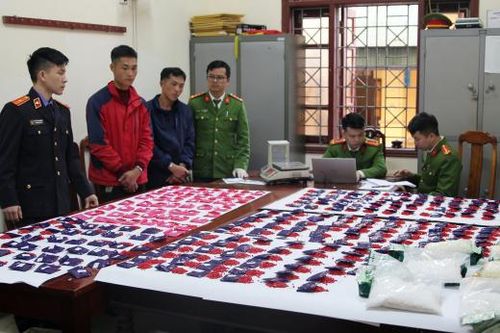Tận cùng nỗi đau khi 'lá vàng' ngồi khóc 'lá xanh'