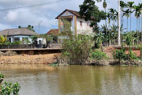 Khẩn cấp xử lý sạt lở nghiêm trọng các bờ sông