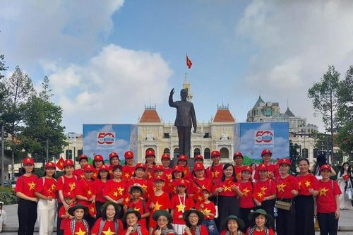 Rộn ràng 'check in' TP Hồ Chí Minh trước thềm nghỉ lễ 30-4