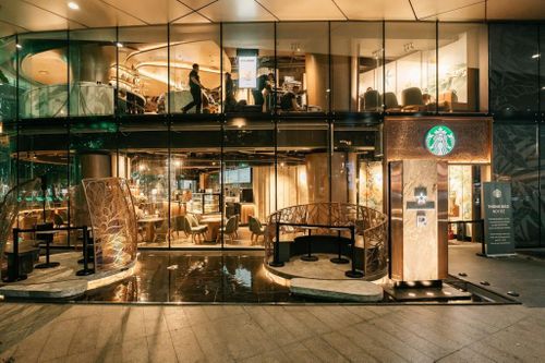Starbucks mở cửa hàng Reserve ở Bitexco, bán cà phê 200.000 đồng