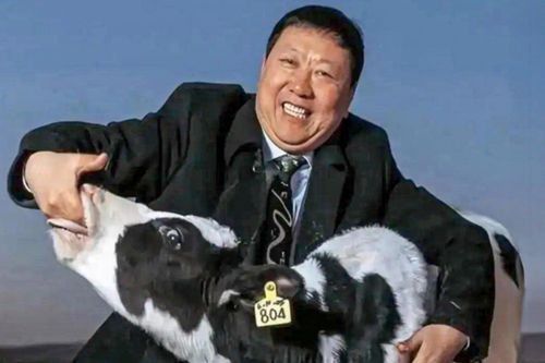 Từ đứa trẻ bị bán đến 'bố già ngành sữa' trị giá 410 triệu USD