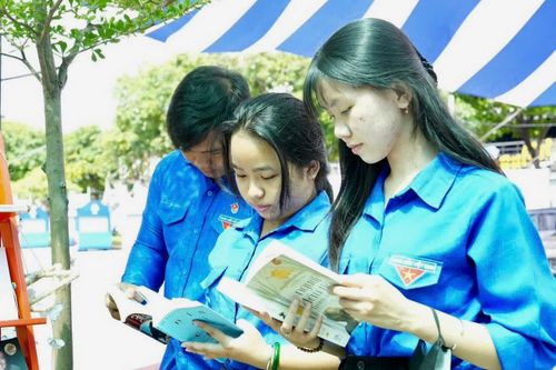 Thi dùng AI để giới thiệu sách trên TikTok
