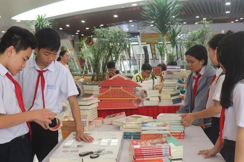 Cuộc thi 'Xếp sách' và 'Sân khấu hóa các tác phẩm văn học trong nhà trường'
