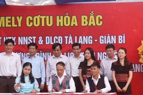 Bảo tồn văn hóa đồng bào Cơ Tu gắn với phát triển du lịch