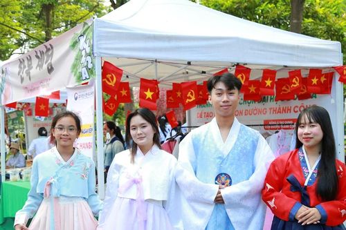 Sôi động Ngày hội giao lưu văn hóa Việt – Hàn lần thứ 3 tại Đại học Đông Á