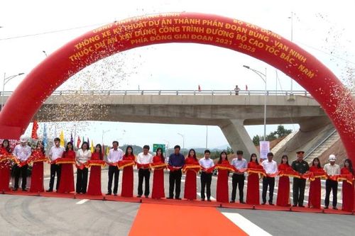Thông xe kỹ thuật cao tốc bắc-nam đoạn Bùng-Vạn Ninh tỉnh Quảng Bình