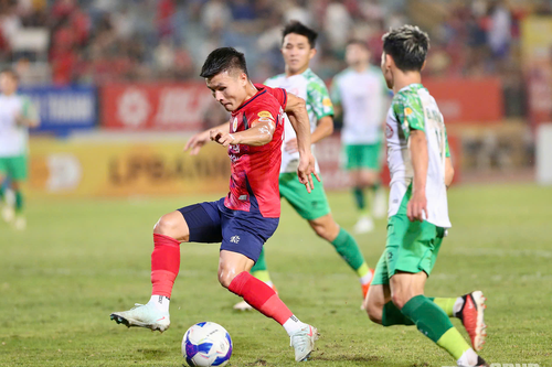 Vì sao Quang Hải có thể không đá trận gặp Man Utd?