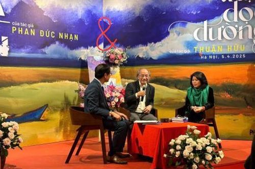 Người kể chuyện đến từ cát trắng