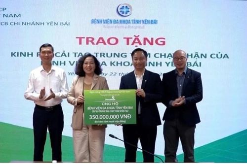 Vietcombank bàn giao dự án cải tạo Trung tâm chạy thận nhân tạo tại Yên Bái