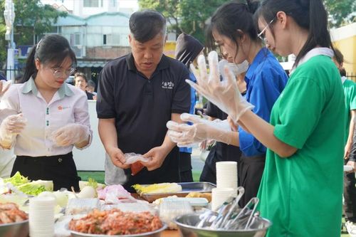 Hơn 2.000 bạn trẻ tham gia Ngày hội văn hóa Việt - Hàn 2025
