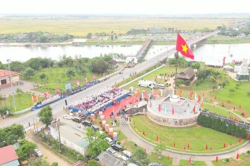 Chuyện kể bên dòng Hiền Lương