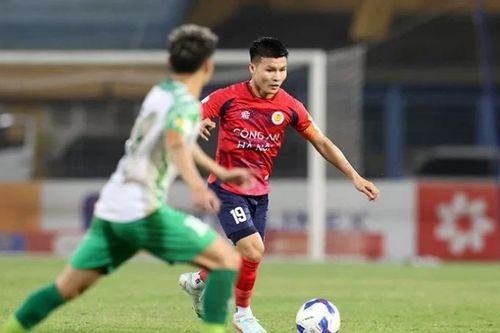 Quang Hải nguy cơ lỡ hẹn trận đối đầu Man United
