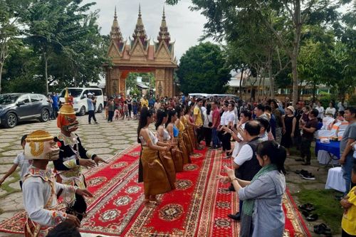Phum sóc rộn ràng đón Tết Chôl Chnăm Thmây